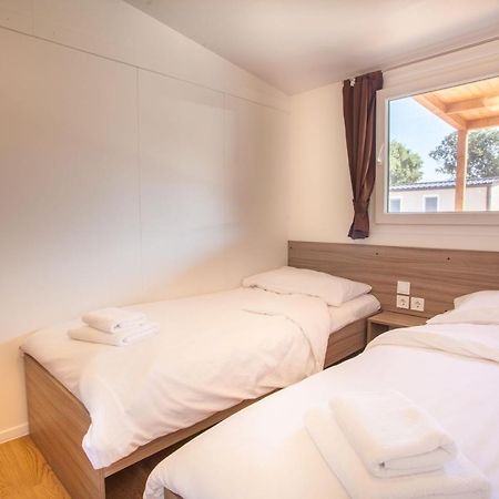 Mobile Homes Delta Marine At Campsite Rapoca Nerezine Bagian luar foto