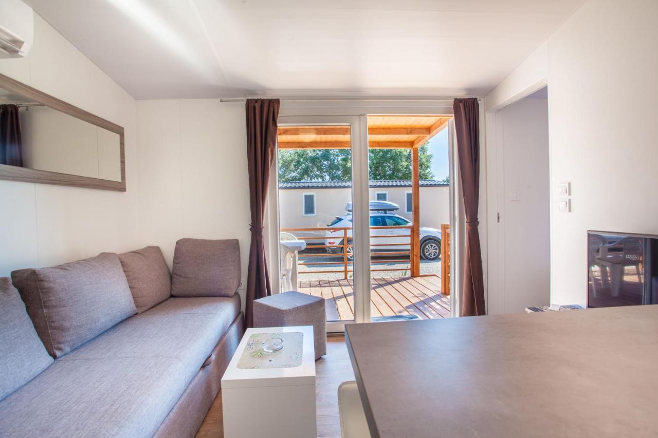 Mobile Homes Delta Marine At Campsite Rapoca Nerezine Bagian luar foto