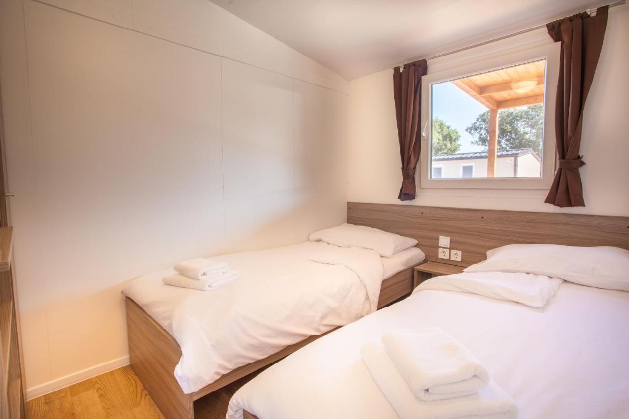 Mobile Homes Delta Marine At Campsite Rapoca Nerezine Bagian luar foto